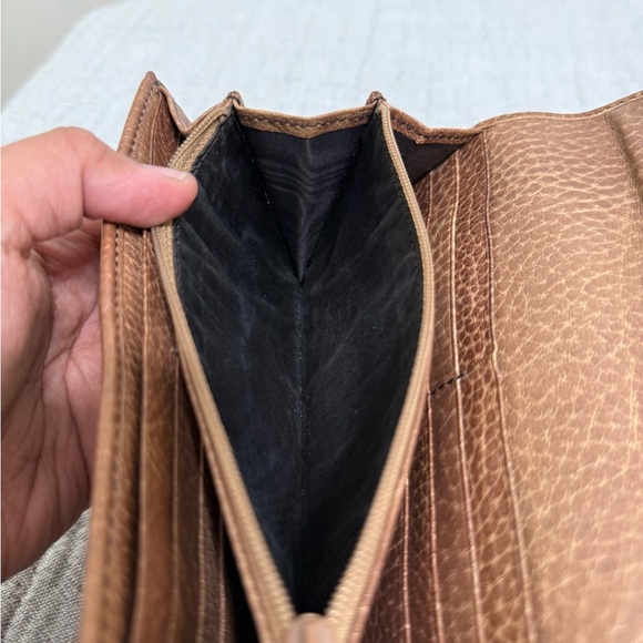 Gucci Classic Brown and Tan GG Wallet - Picture 11 of 12